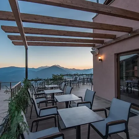 The View Village - & Karpenísion