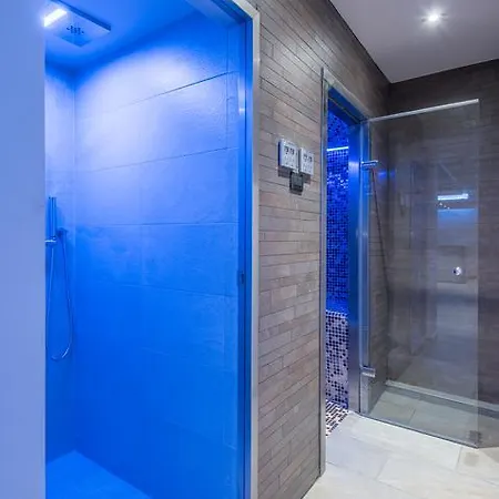 The View Village - & Karpenísion