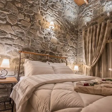 The View Village - & Karpenísion