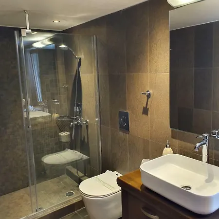 The View Village - & * Karpenísion