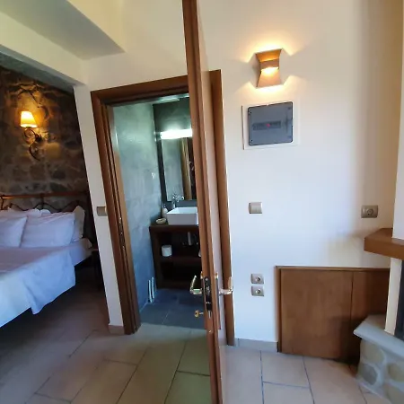 The View Village - & * Karpenísion