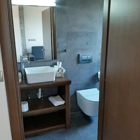 The View Village - & Willa Karpenísion